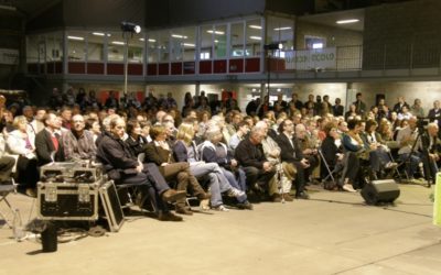 José Bové au hall des criées à Herve : succès de foule.